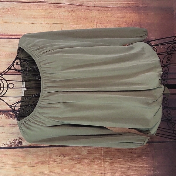 GREEN Envelope Ladies Blouse| Size: Small - Picture 1 of 4